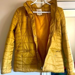 Women’s Puffer Jacket with detachable hood, very warm, fits small to medium